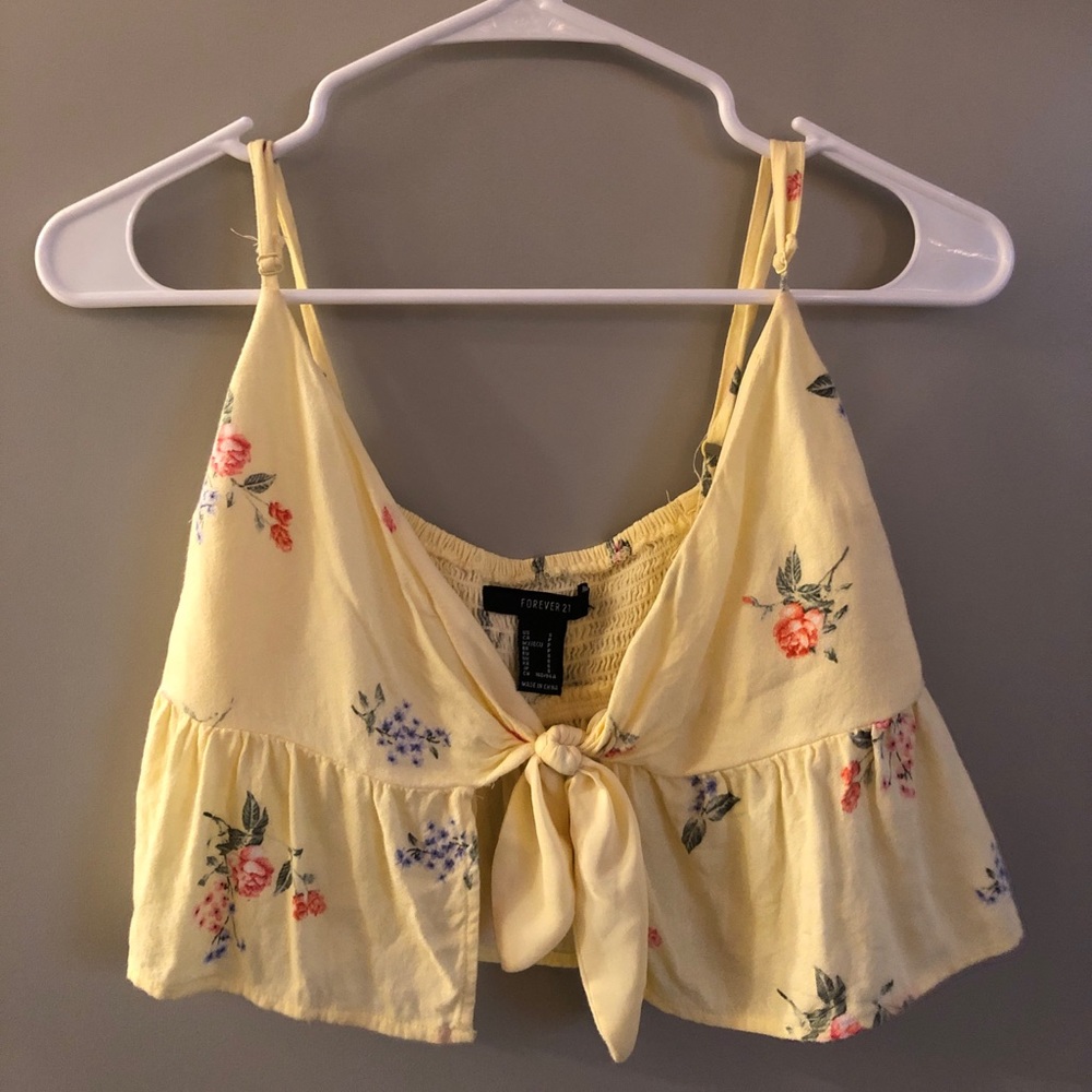 Pretty floral top! Only worn once